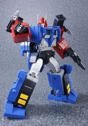 Takara Tomy Transformers - MP 31 Delta Magnus