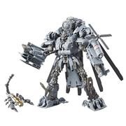 Takara Tomy / Hasbro Transformers Studio Series - Blackout
